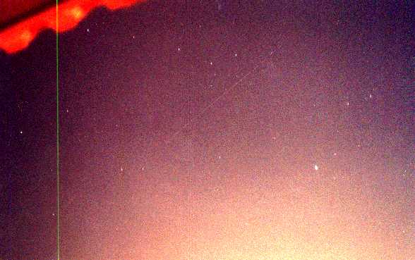 A estrela mais forte no quadrante direito inferior � Vega.